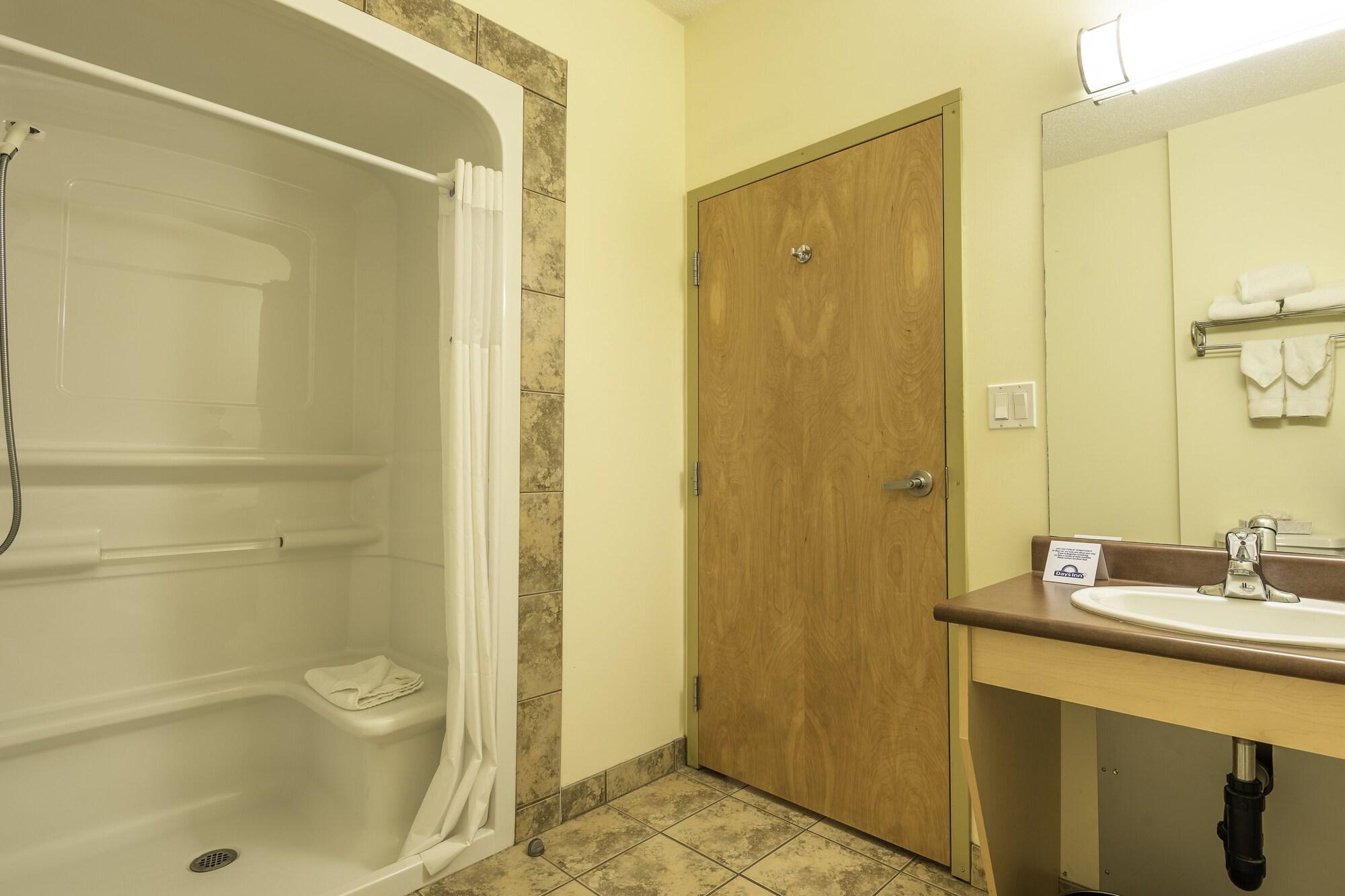 Days Inn By Wyndham Bonnyville Zewnętrze zdjęcie