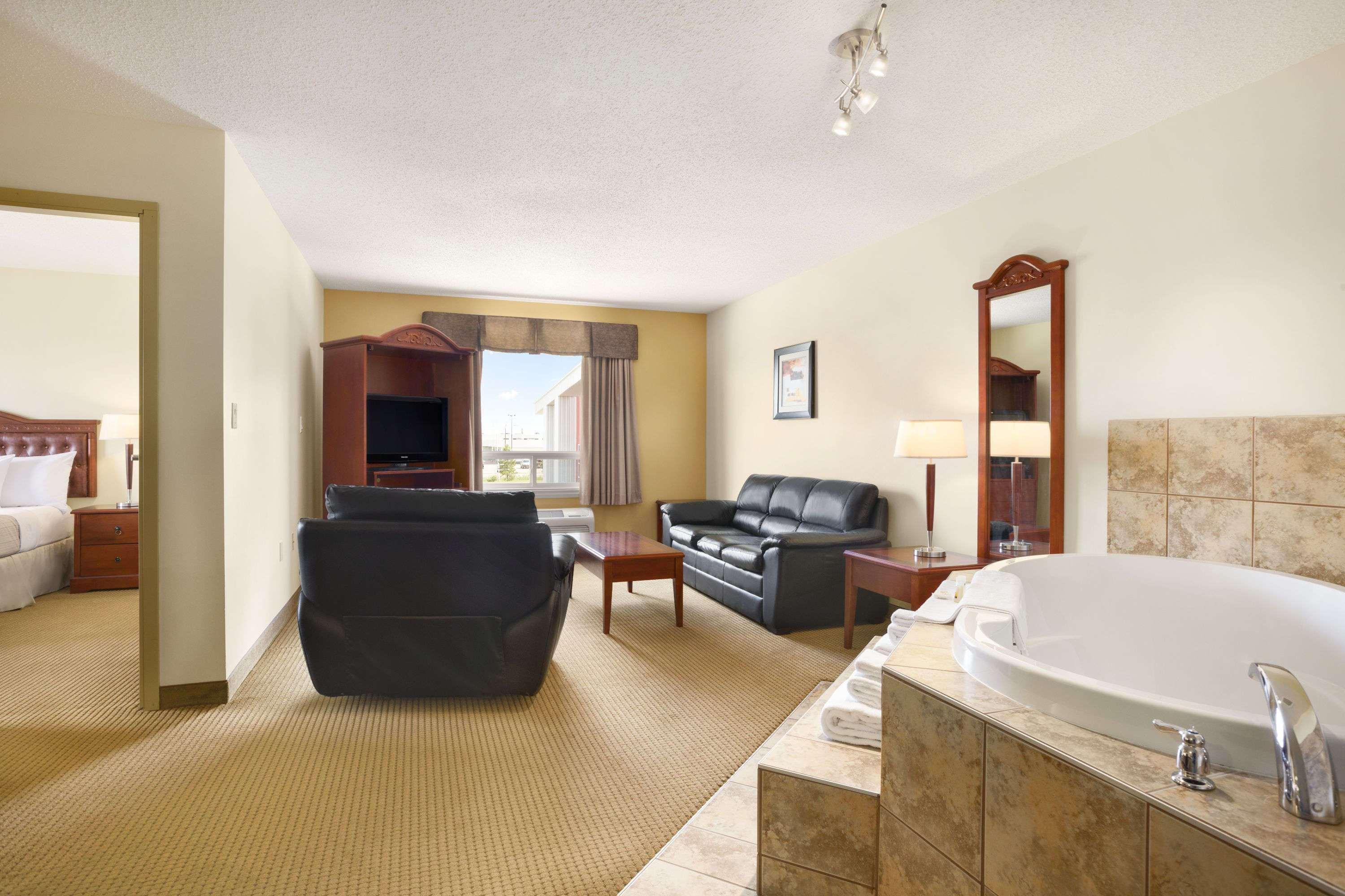 Days Inn By Wyndham Bonnyville Zewnętrze zdjęcie